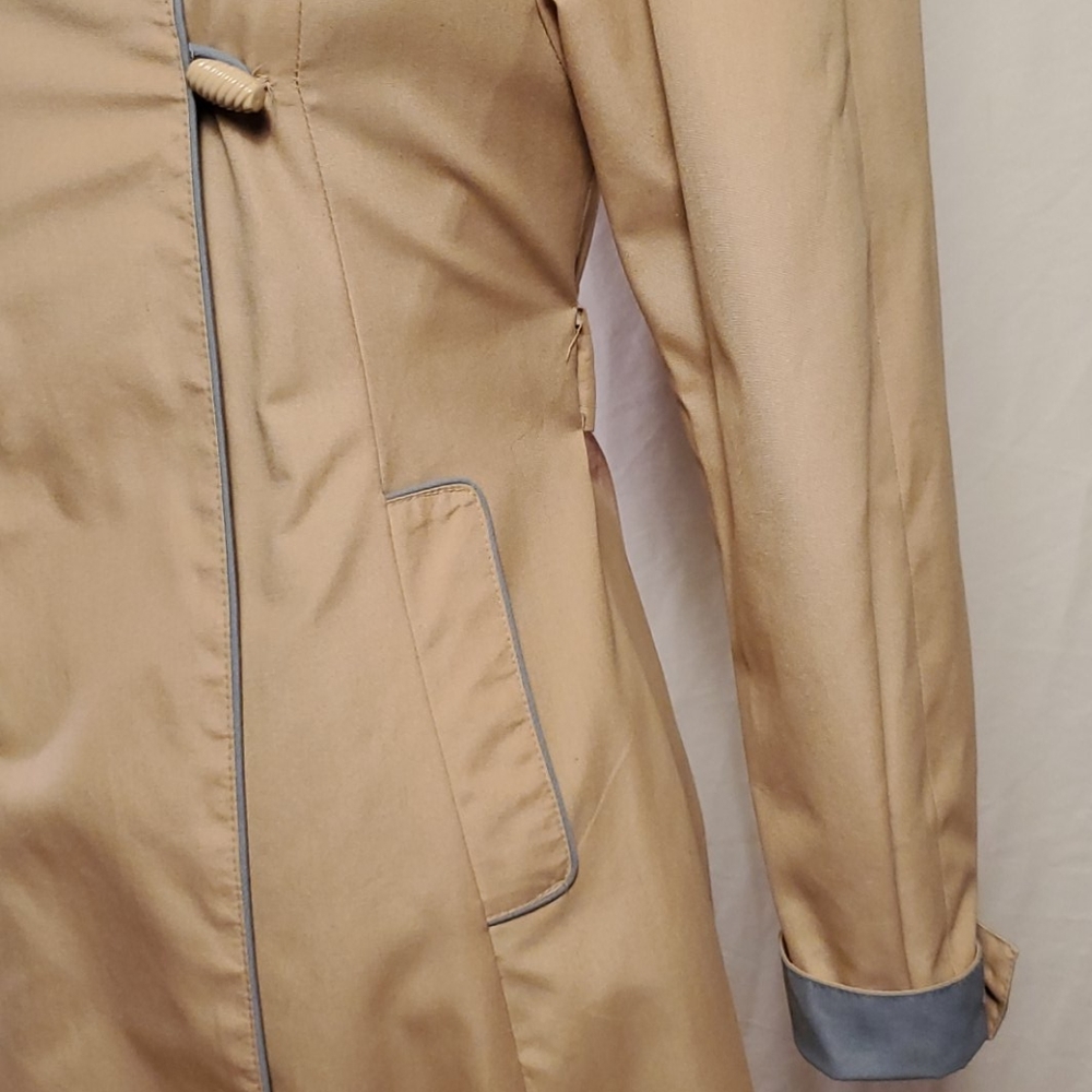 Vintage Khaki and Dusty Blue Trenchcoat - Picture 4 of 10